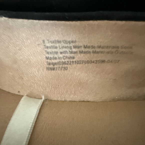 Elegant Black Flats with Textured Fabric and Pointed-Toe Design - Picture 3 of 4